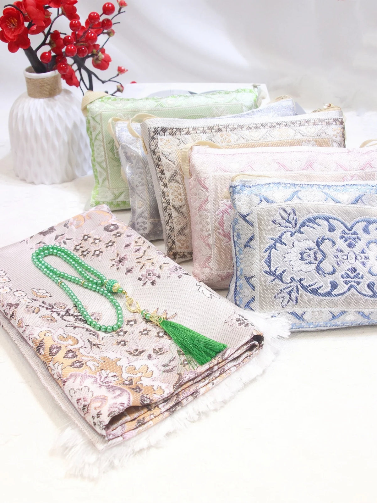 Portable Crossbody Chenille Prayer Rug, Printed Chenille Crossbody Style Prayer Mat Set with 99-Bead Faux Pearl Prayer Beads